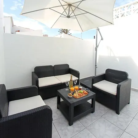 Semesterbostad Cozy Spacious With Pool And Wi-fi Chayofita, 6b Arona (Tenerife)